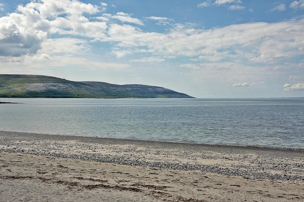 Burren Atlantic Hotel & Holiday Cottages Баллівон Екстер'єр фото